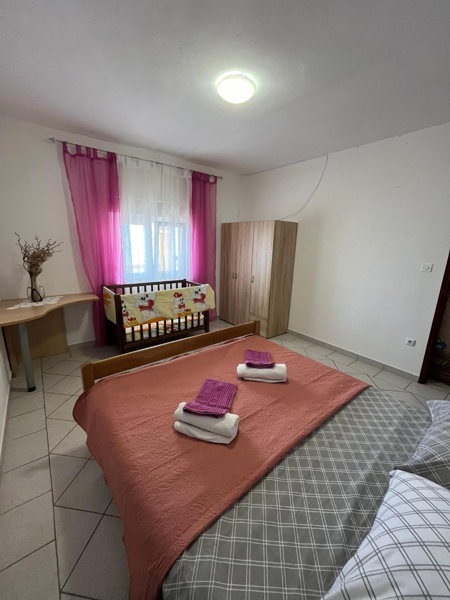 Apartmani Mirjana トゥリバニ・クルシサ エクステリア 写真